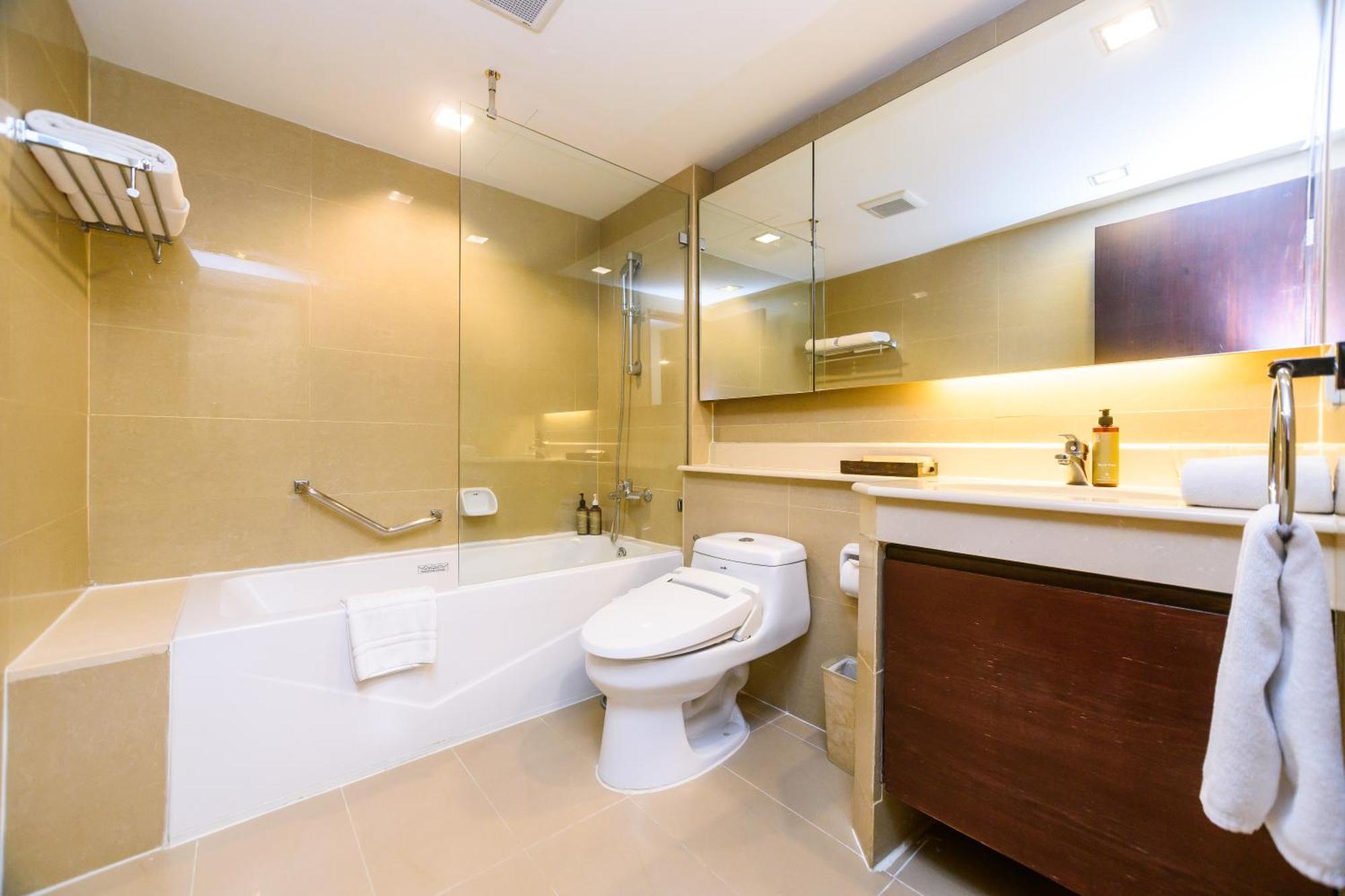 Lohas Residences Sukhumvit 2 Bangkok Exterior foto